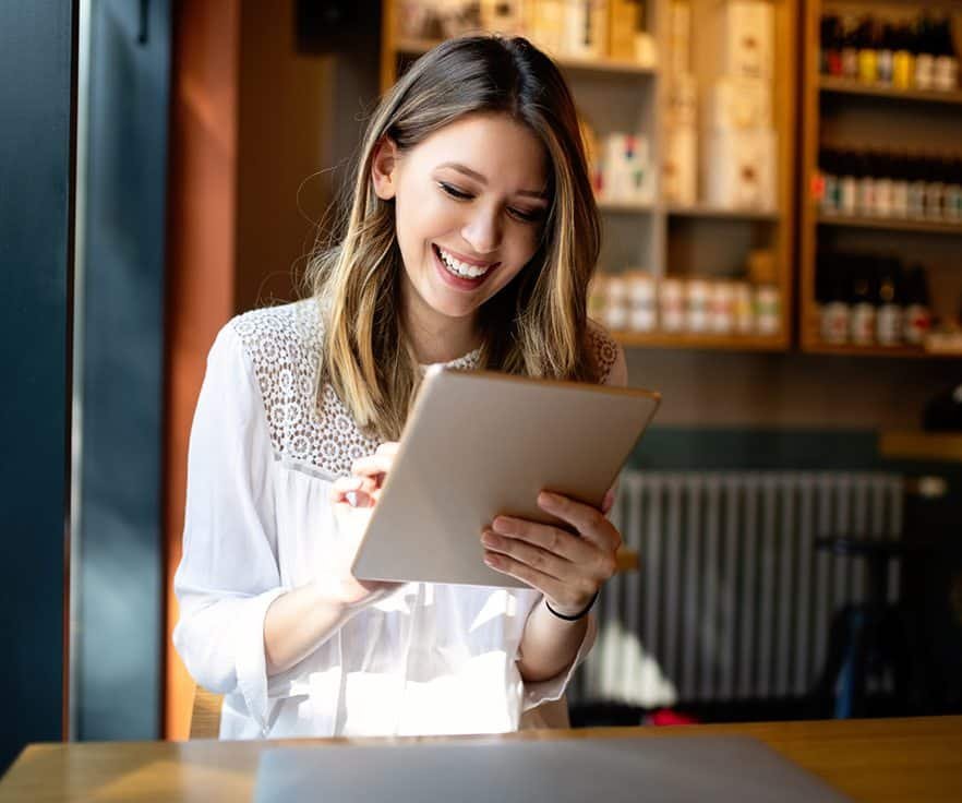 _agency-branding_wp-content_uploads_sites_209_2020_08_happy-girl-working-online-or-studying-and-3T79WFH-1